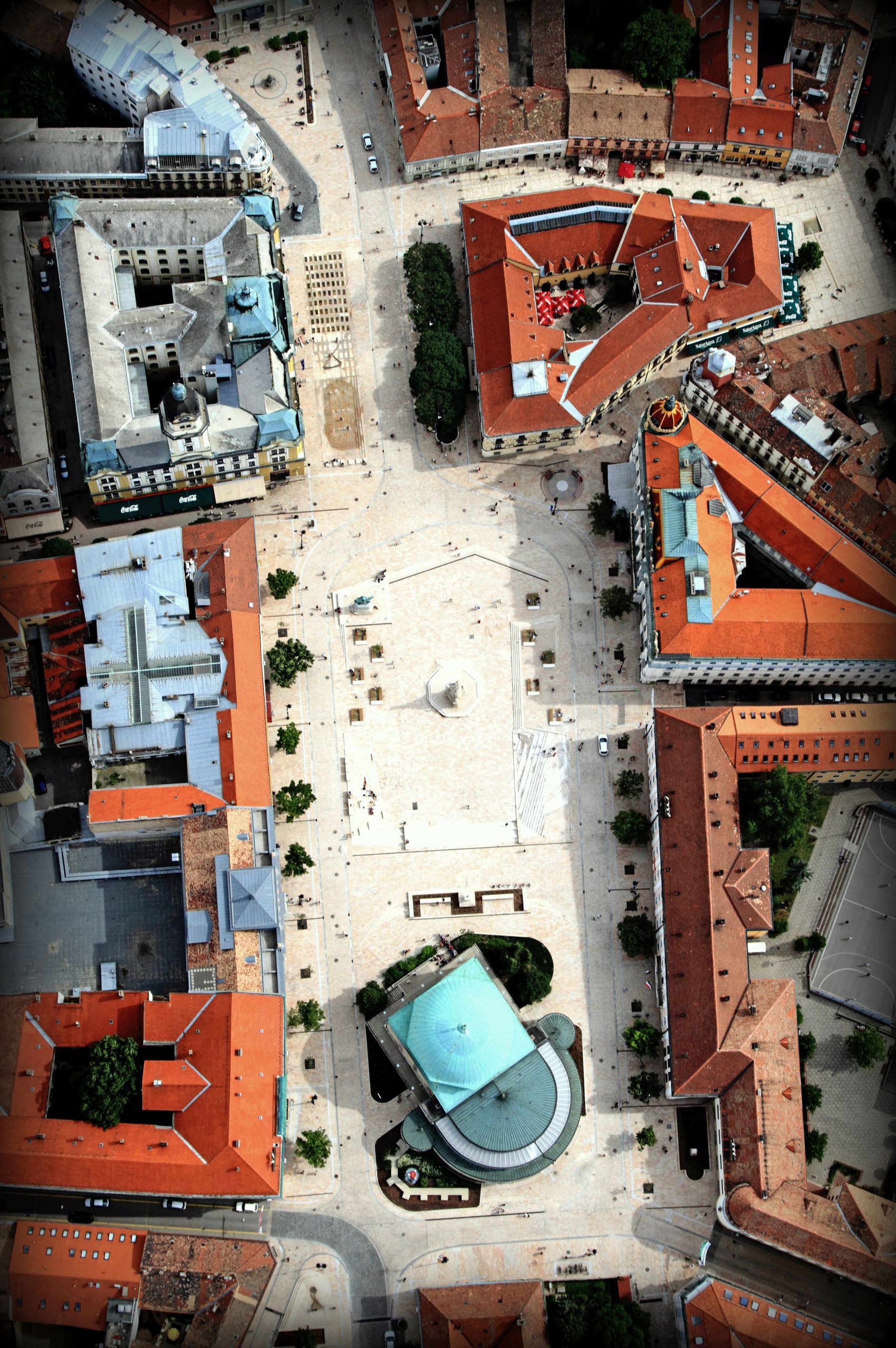 László Körtvélyesi _Place Széchenyi en centre ville