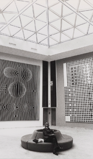 Victor Vasarely, salle 3 de la Fondation, circa 1975 Photographie Alain Noguès : Sygma